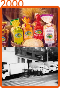 foto das embalagens dos pães vale do sol nos anos 2000 e da frota de kombis da empresa